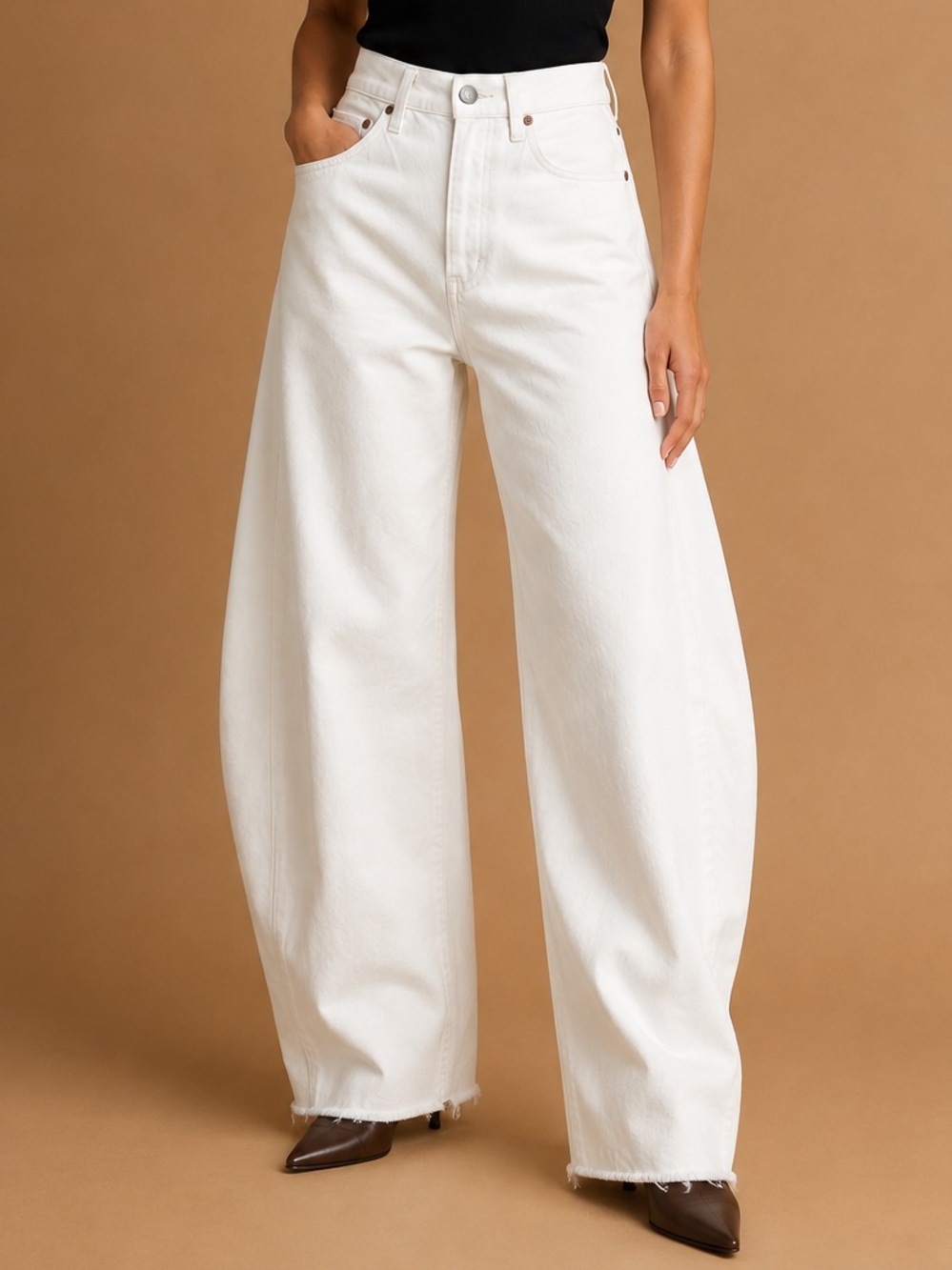 AGOLDE Luna High Waisted Barrel Jeans in White (Size 24)